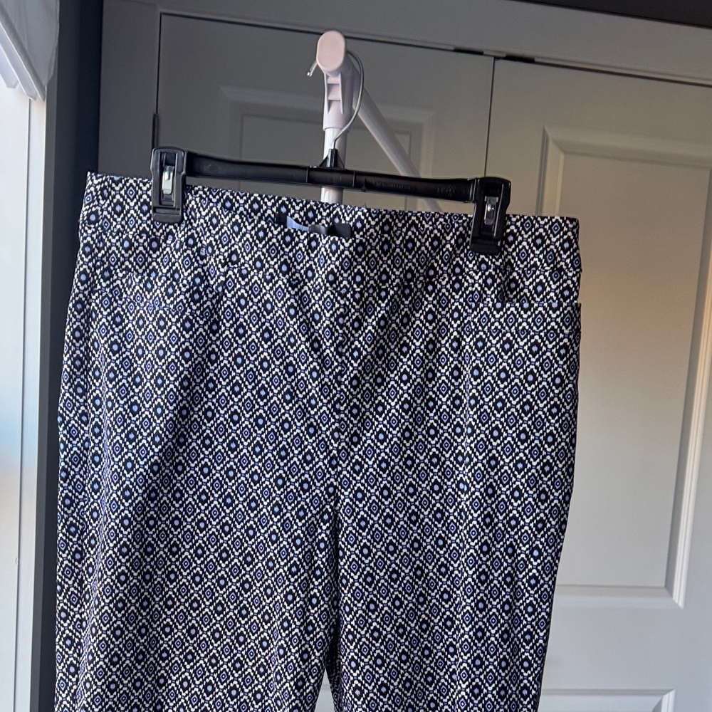 NWOT Geometric Patterned Cropped Pants